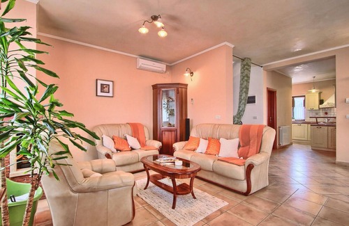Pican House | Awesome home in Pican
