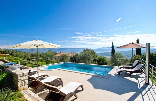 Pican House | Awesome home in Pican