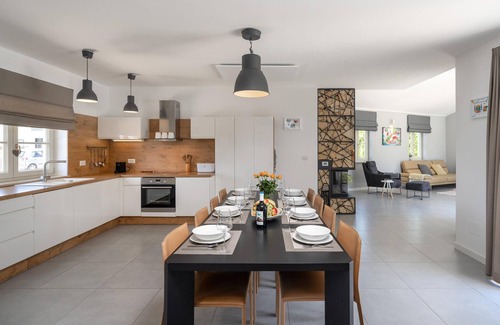 Visnjan House | Awesome home in Porec