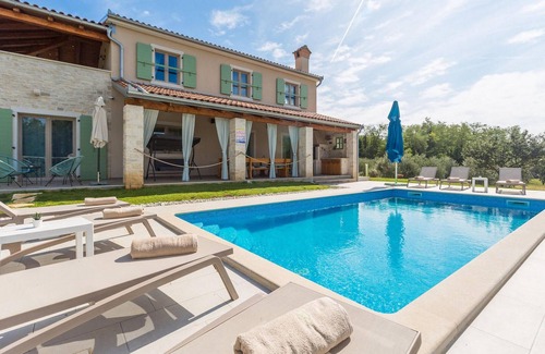 Visnjan House | Awesome home in Porec
