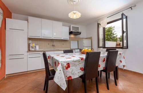 Zbandaj House | Awesome home in Porec