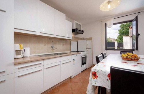 Zbandaj House | Awesome home in Porec