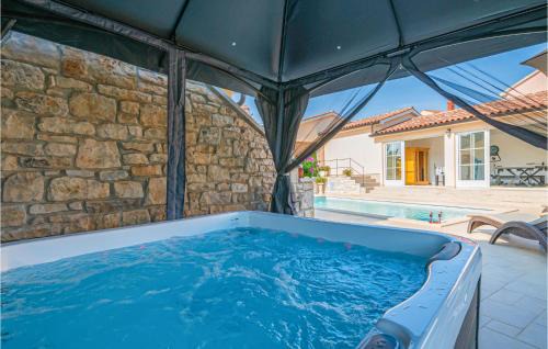Valtura House | Awesome Home In Pula With Wifi