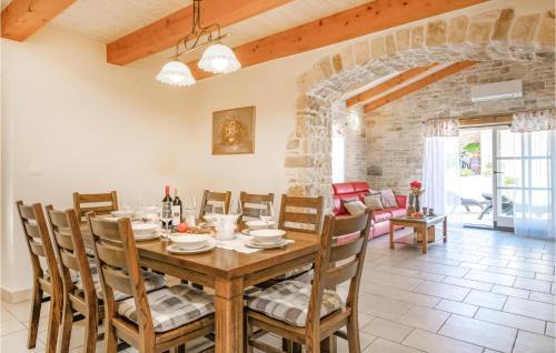Valtura House | Awesome Home In Pula With Wifi