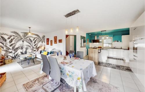 Le Rosais-La Flourie House | Awesome Home In Saint-Malo With Wifi