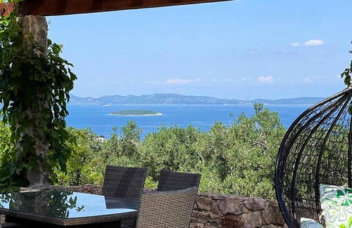Island Dugi Otok House | Awesome home in Sali with WiFi