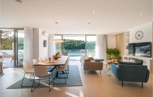 Splitska House | Awesome Home In Splitska With Sauna