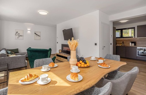 Ravna Gora House | Awesome home in Stari Laz with sauna
