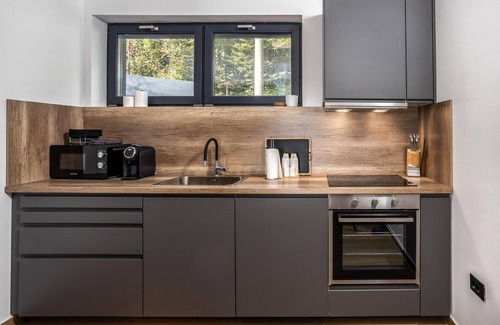 Ravna Gora House | Awesome home in Stari Laz with sauna