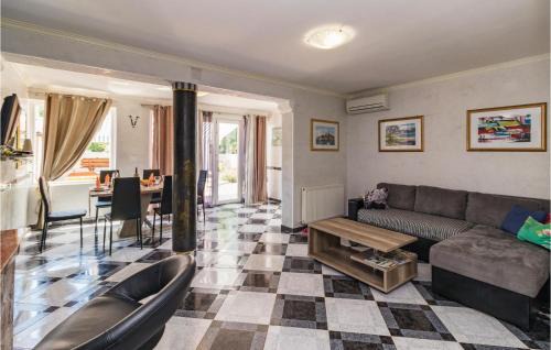 Valbandon House | Awesome Home In Valbandon