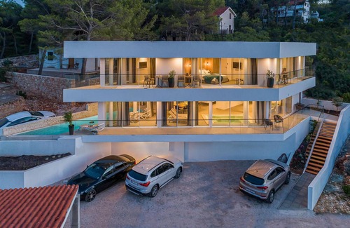 Cove Basina (Jelsa) House | Awesome home in Vrboska with sauna