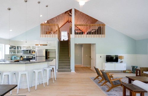Silver Lake House | AWESOME HOME & LOCATION - GREAT FOR GROUPS OF ALL SIZES