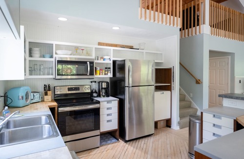 Silver Lake House | AWESOME HOME & LOCATION - GREAT FOR GROUPS OF ALL SIZES