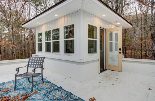 Pleasant Grove Cottage | Awesome Lighthouse Lake House on Greers Ferry Lake with private beach