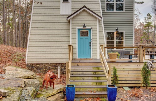 Pleasant Grove Cottage | Awesome Lighthouse Lake House on Greers Ferry Lake with private beach