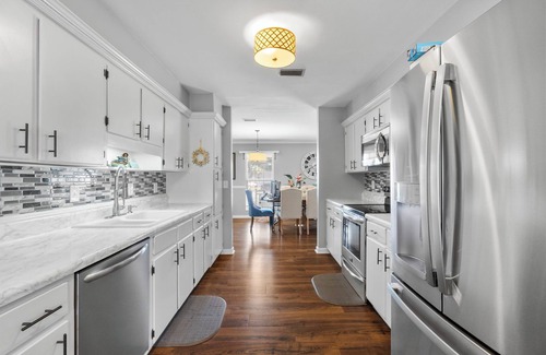Northeast Pensacola House | Awesome Pool! Sleeps 10! 5 Min to Airport! 25 Min to Beach!