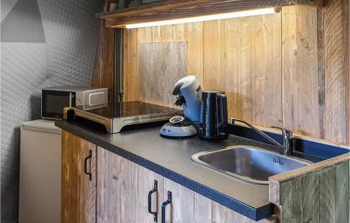 Hoogersmilde Other | Awesome Stacaravan In Hoogersmilde