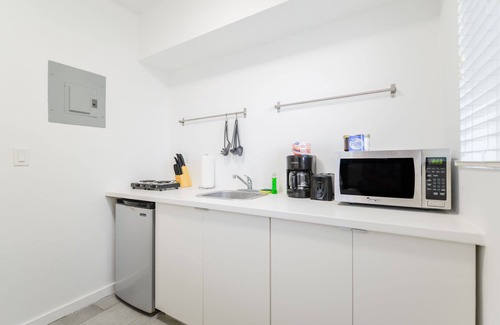 Northeast Miami Condo | Awesome Studio 15 min from The Beach
