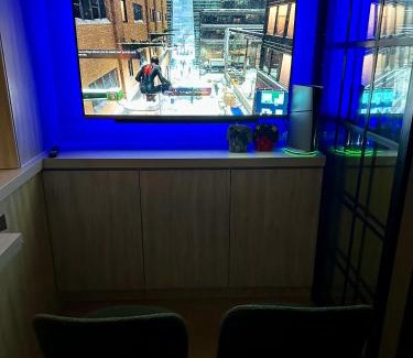 Pinagsama Apartment | Awesome Sunset View in Venice Mall Suite with PS5 30th edition, Walk to Everything, 5 mins away to BGC, DisneyPlus, Prime Video, HBO Max
