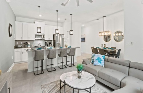 Kissimmee Ski Chalet | Awesome Townhouse 4Bed/3Bath/Pool/5Min Disney