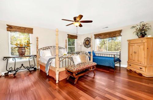 Oakhurst House | Awesome Views Game Room Hot Tub and More