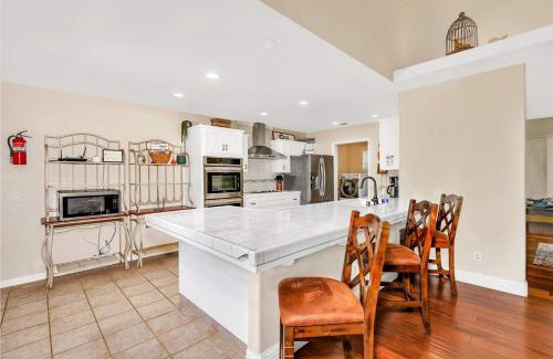 Oakhurst House | Awesome Views Game Room Hot Tub and More
