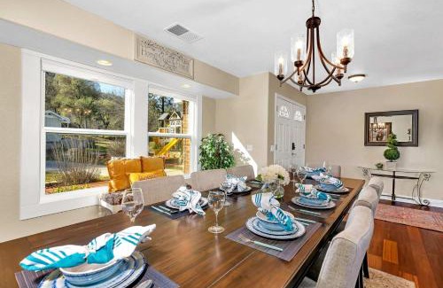 Oakhurst House | Awesome Views Game Room Hot Tub and More