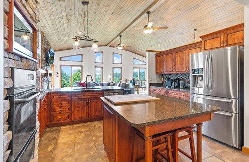 Logan Cabin | Awesome views, Pond and Private Golf Course!