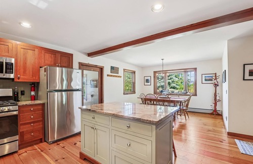 Stowe Hollow House | Ayers Farm Cottage: 4 br, wood fireplace, a/c, pet friendly