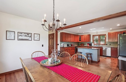 Stowe Hollow House | Ayers Farm Cottage: 4 br, wood fireplace, a/c, pet friendly