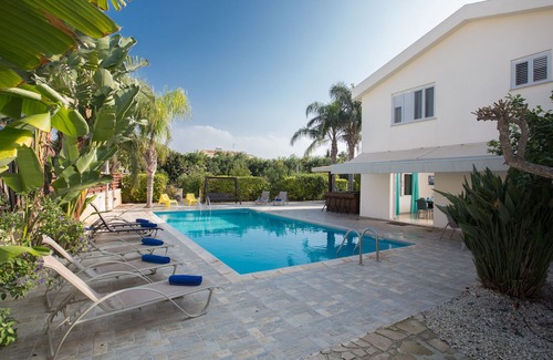 Ayia Thekla Cottage | Ayia Napa Holiday Villa AT26 - a villa that sleeps 10 guests in 4 bedrooms
