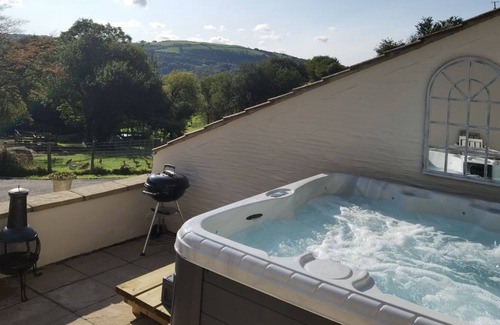 Combe Martin Cottage | Aylesbury Cottage Sleeps 2