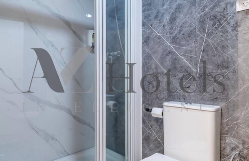 Moncloa - Arguelles Hotel | AYZ Princesa - Auto check-in property