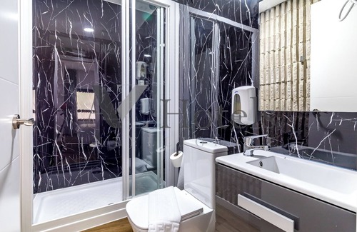 Moncloa - Arguelles Hotel | AYZ Princesa - Auto check-in property