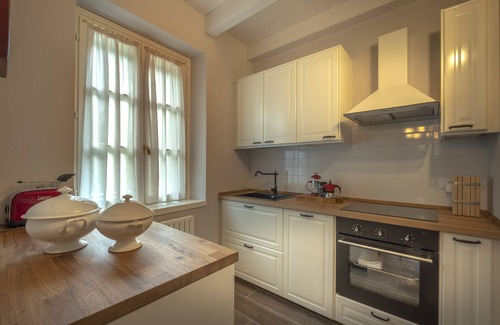 Belgirate Apartment | AZALEA of MAGNOLIA Gardens