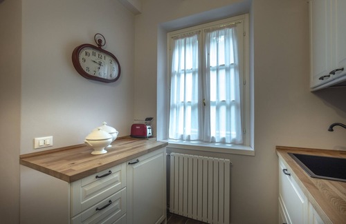 Belgirate Apartment | AZALEA of MAGNOLIA Gardens