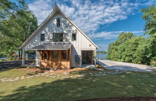 Lake Norman of Catawba House | Azalea Retreat by AvantStay Sleeps 34 Pool