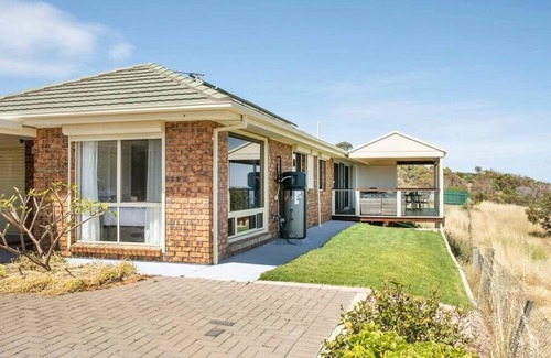 Hallett Cove House | AZUL is a private and beautifully styled getaway