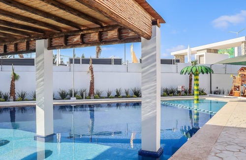 Cerritos Apartment | Azul Marino
