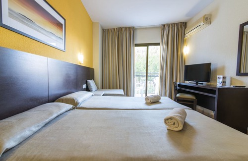 San Antonio Bay Hotel | azuLine Hoteles Mar Amantis & Mar Amantis II