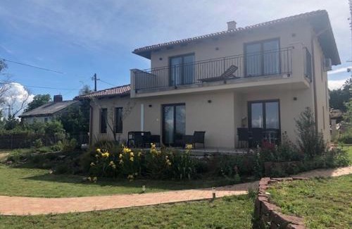 Balatonalmadi Apartment | Azur Villa 1 - Panoramic Escape