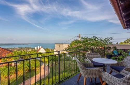 Balatonalmadi Villa | Azur Villa - Panoramic Escape