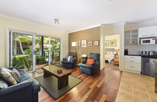 Port Macquarie House | Azura Beach House B&B