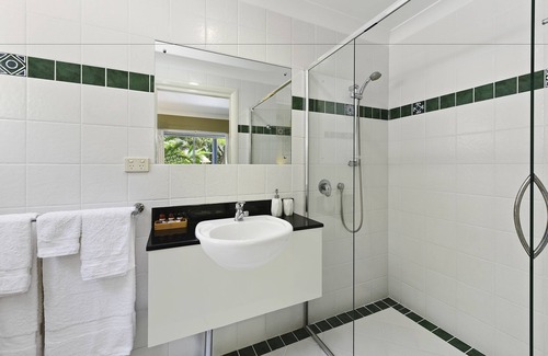 Port Macquarie House | Azura Beach House B&B