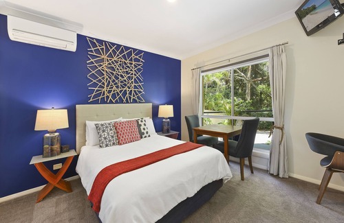Port Macquarie House | Azura Beach House B&B