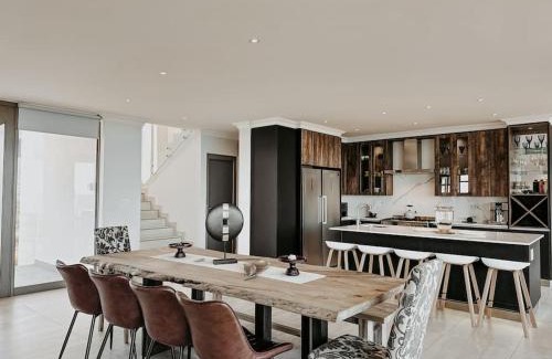 Pinnacle Point House | Azure Escape