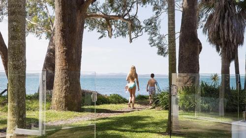 Corlette House | Azure Haven – A Waterfront Luxury Retreat for Families