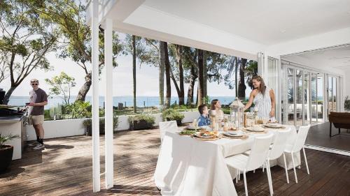 Corlette House | Azure Haven – A Waterfront Luxury Retreat for Families