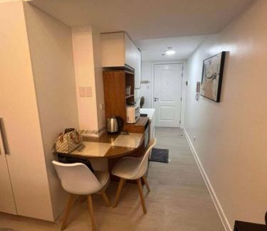 San Fernando Apartment | Azure Homestay with PS4, near Malls and City View