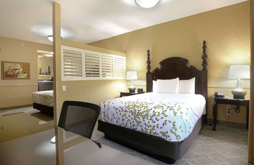 Ontario Hotel | Azure Hotel & Suites, Trademark Collection by Wyndham